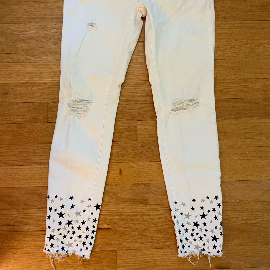 Vineyard Vines Distressed Jeans  Rare 1 Of A Kind